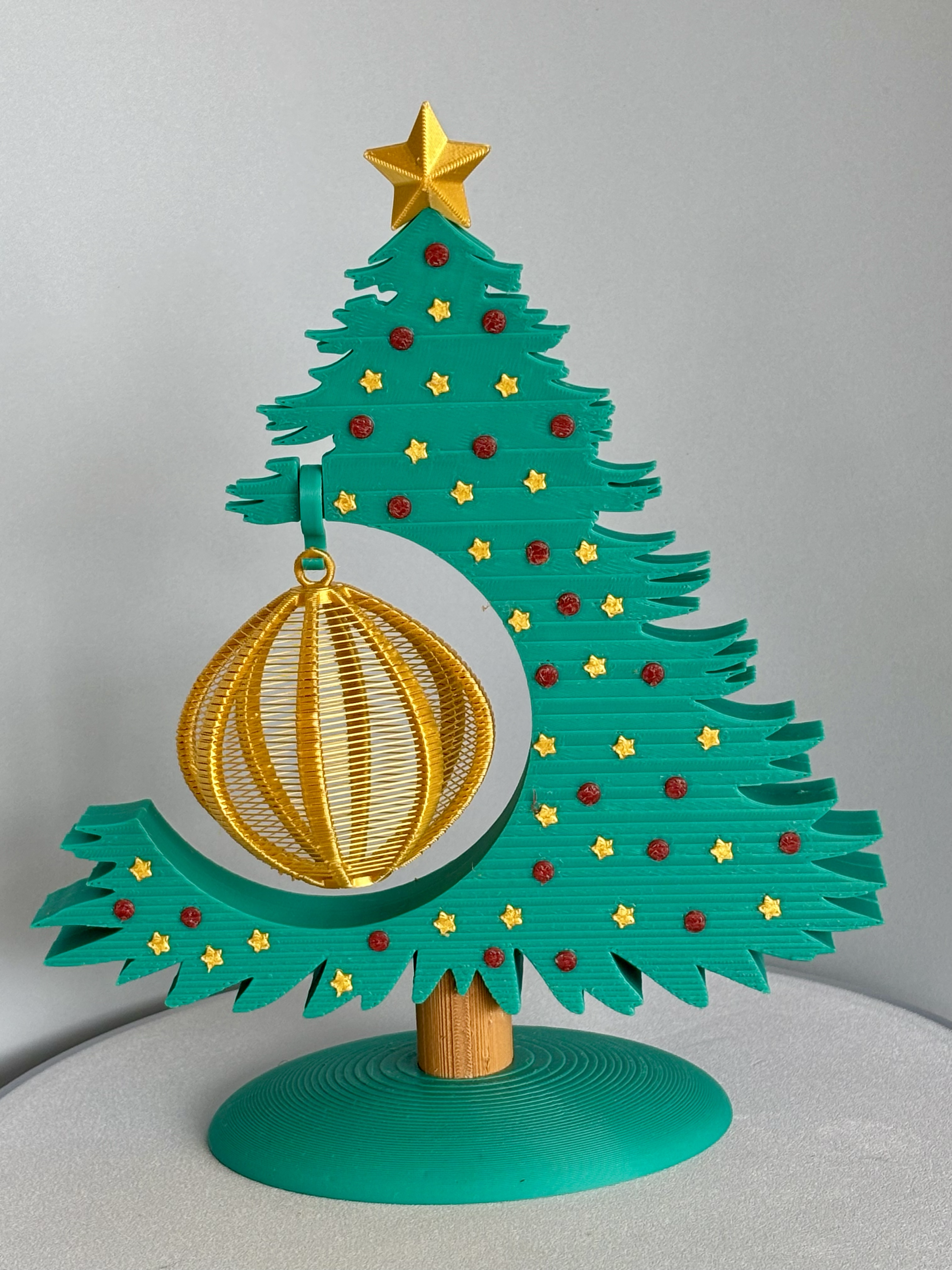 Árbol de Navidad con adorno colgante