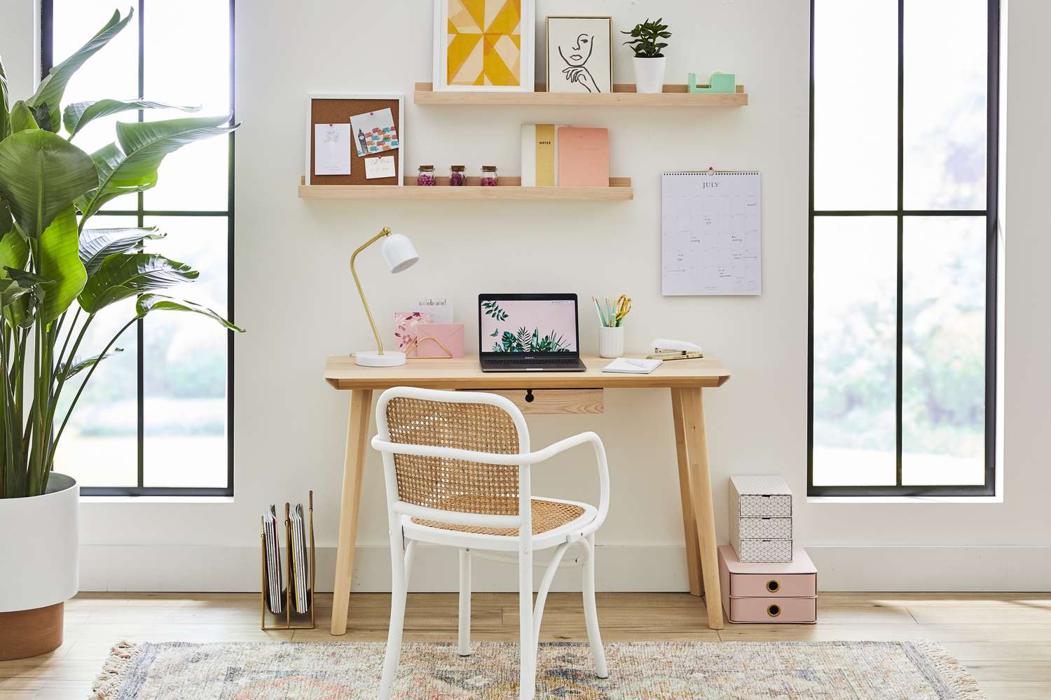Inspiração para decoração de mesa de escritório em casa moderna