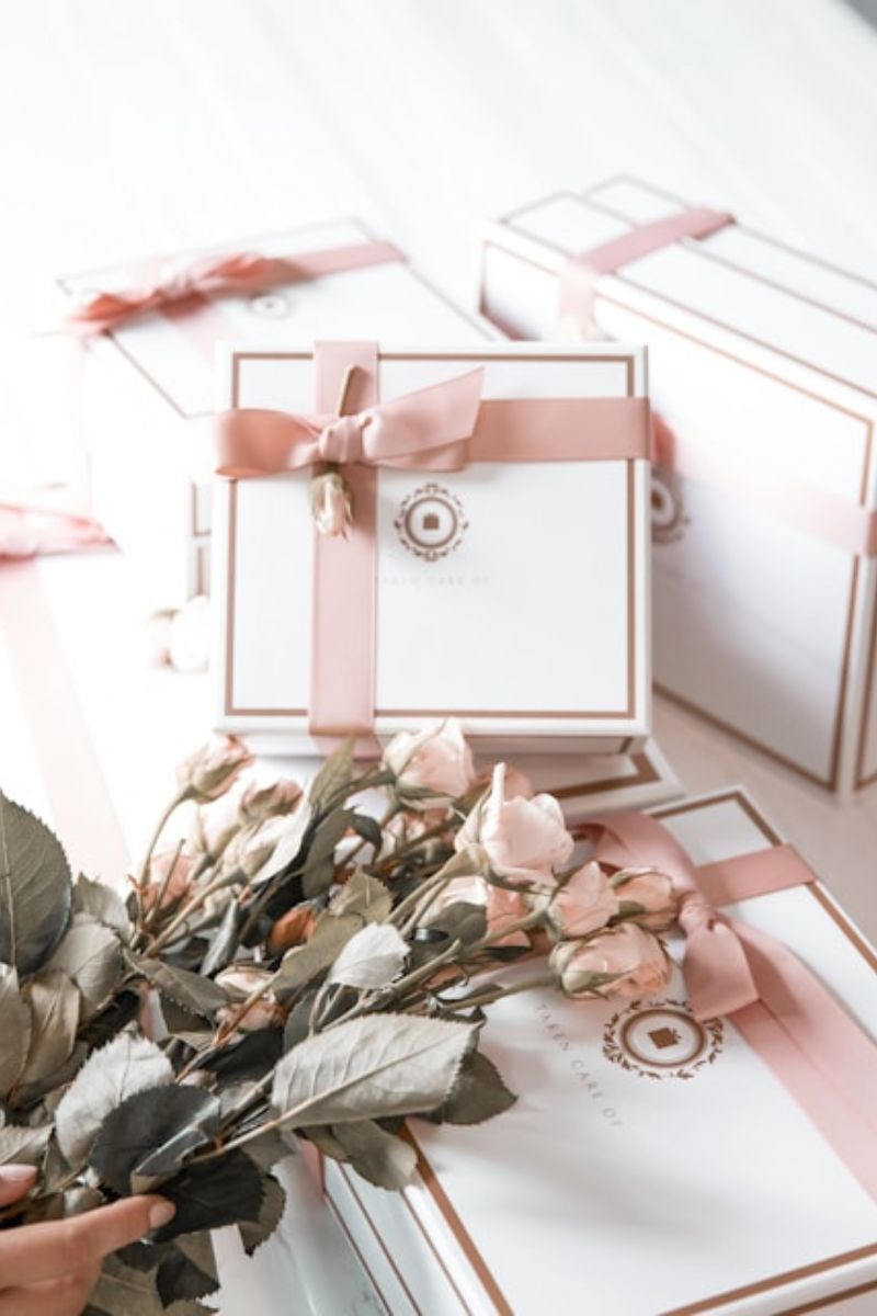 Apresentação elegante de embrulho para presente